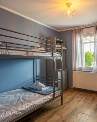 Bedroom with bunk