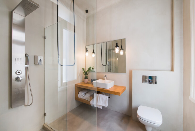 Bathroom with Shower and WC