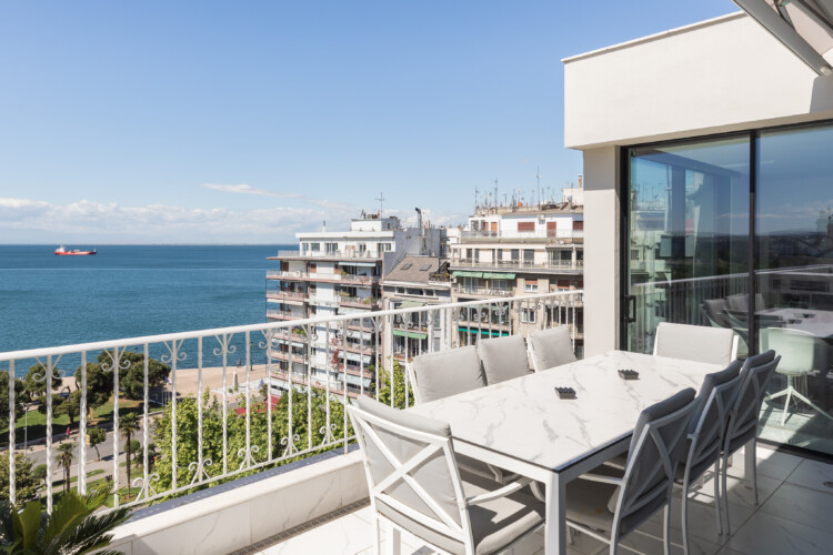 Apartment with sea view