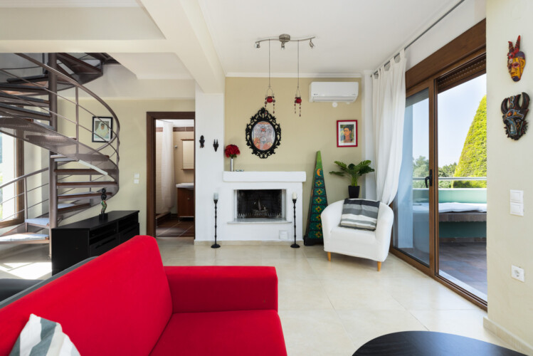 Frida & Rosa villas in Kripogi offering modern two-level holiday homes with private gardens and comfortable living spaces for a relaxing getaway in Halkidiki.