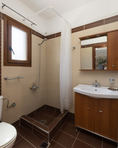 Frida & Rosa villas in Kripogi offering modern two-level holiday homes with private gardens and comfortable living spaces for a relaxing getaway in Halkidiki.