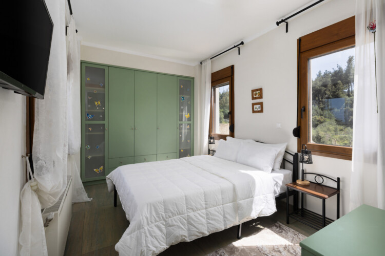 Frida & Rosa villas in Kripogi offering modern two-level holiday homes with private gardens and comfortable living spaces for a relaxing getaway in Halkidiki.