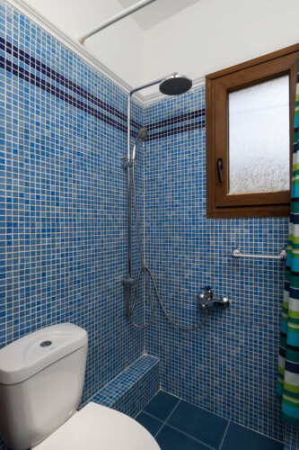 Frida & Rosa villas in Kripogi offering modern two-level holiday homes with private gardens and comfortable living spaces for a relaxing getaway in Halkidiki.