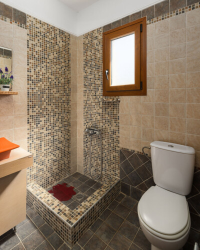 Frida & Rosa villas in Kripogi offering modern two-level holiday homes with private gardens and comfortable living spaces for a relaxing getaway in Halkidiki.