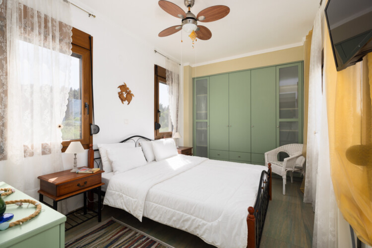 Frida & Rosa villas in Kripogi offering modern two-level holiday homes with private gardens and comfortable living spaces for a relaxing getaway in Halkidiki.