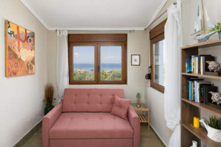 Frida & Rosa villas in Kripogi offering modern two-level holiday homes with private gardens and comfortable living spaces for a relaxing getaway in Halkidiki.