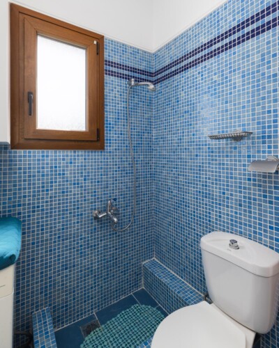 Frida & Rosa villas in Kripogi offering modern two-level holiday homes with private gardens and comfortable living spaces for a relaxing getaway in Halkidiki.