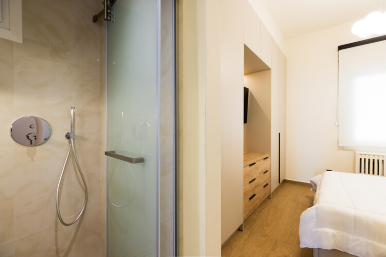 Ivory premium two-bedroom apartment on Leoforos Nikis in Thessaloniki with elegant design, sea views, and modern amenities for a luxurious stay.