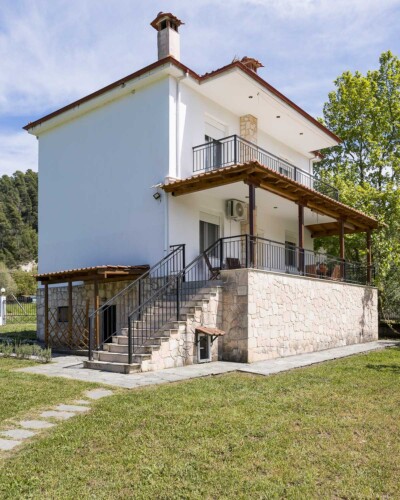 Villa Anthea in Fourka, a spacious holiday villa with private garden, outdoor dining area, and family-friendly amenities for a relaxing stay in Halkidiki.