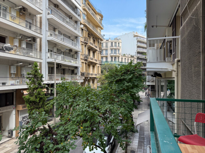 Modern one-bedroom apartment in the center of Thessaloniki with stylish living space, comfortable bed, and capacity for up to four guests.