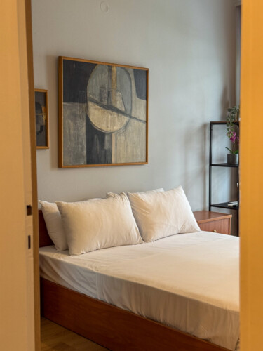 Modern one-bedroom apartment in the center of Thessaloniki with stylish living space, comfortable bed, and capacity for up to four guests.