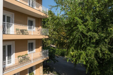 "KYMA STAY beachfront apartments in Palioura Epanomi, offering one-bedroom and two-bedroom options next to Kyma Beach Bar for a relaxing seaside getaway in Greece.