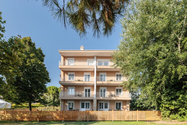 "KYMA STAY beachfront apartments in Palioura Epanomi, offering one-bedroom and two-bedroom options next to Kyma Beach Bar for a relaxing seaside getaway in Greece.