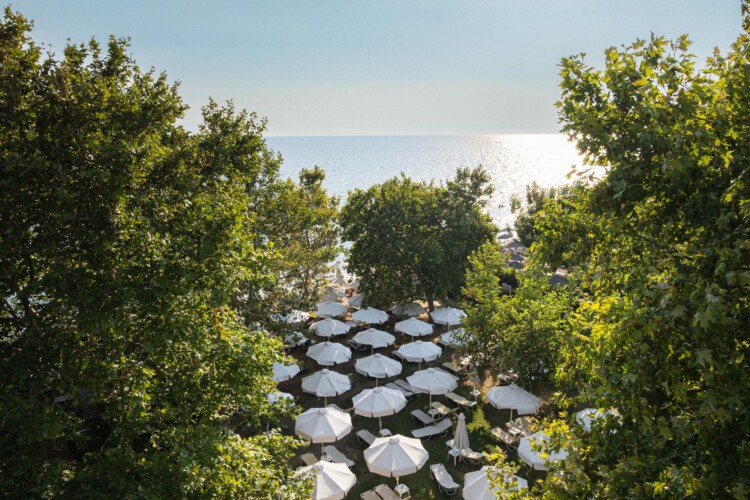 "KYMA STAY beachfront apartments in Palioura Epanomi, offering one-bedroom and two-bedroom options next to Kyma Beach Bar for a relaxing seaside getaway in Greece.