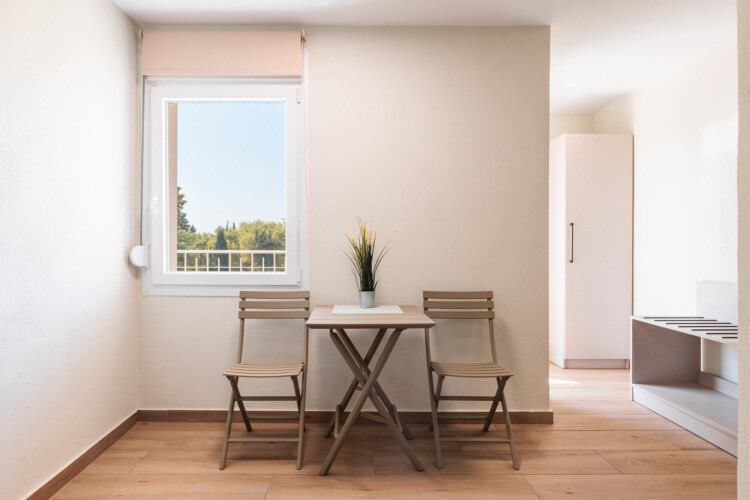 "KYMA STAY beachfront apartments in Palioura Epanomi, offering one-bedroom and two-bedroom options next to Kyma Beach Bar for a relaxing seaside getaway in Greece.