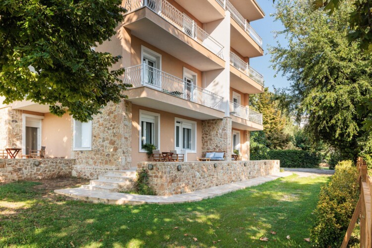 "KYMA STAY beachfront apartments in Palioura Epanomi, offering one-bedroom and two-bedroom options next to Kyma Beach Bar for a relaxing seaside getaway in Greece.