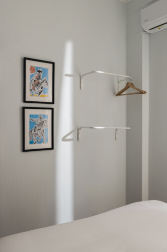 Halu! Experience minimalist decor in an Indiana by halu! room featuring stylish wall art and modern shelving for a cozy and artistic ambiance.