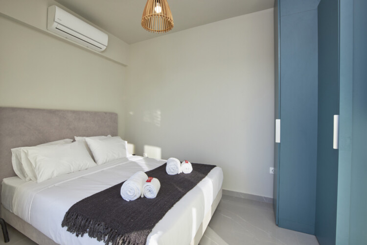halu! Cozy bedroom interior at Verde premium apartments featuring a comfortable bed with plush pillows and modern decor ideal for luxury living and relaxation
