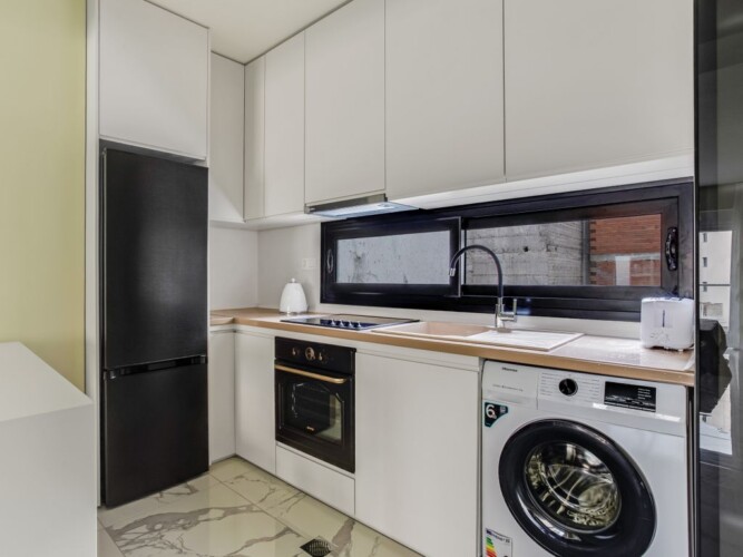 Halu! Explore the modern kitchen design in Verde premium apartments featuring sleek cabinets, top-quality appliances, and a stylish aesthetic for comfortable living.