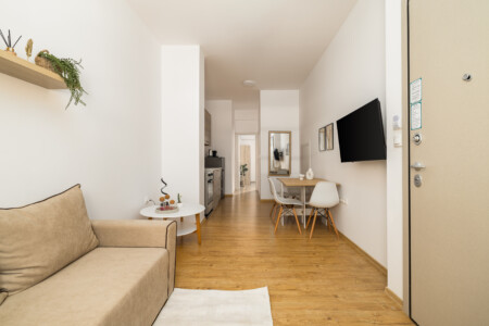 Halu! Discover the modern interior of Ourania Lofts and Suites in Thessaloniki featuring stylish decor with a cozy living area enhancing your stay experience.