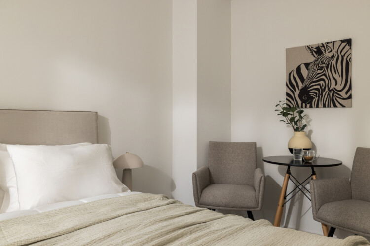 halu! Experience CITIZEN Thessaloniki Serviced Apartments, featuring a stylish 2-bedroom setup with a cozy balcony, located next to Nea Paralia for a serene stay