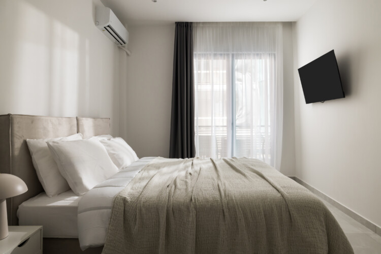 Halu! Explore CITIZEN Thessaloniki Serviced Apartments featuring a spacious 2-bedroom layout. Enjoy a balcony view next to Nea Paralia for your ultimate comfort.
