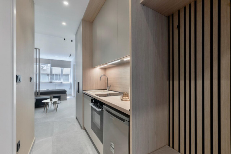 Halu! Discover the modern kitchen design of Odyssey - Premium SKG suites located in the heart of Ladadika Center featuring sleek appliances and minimalist decor.