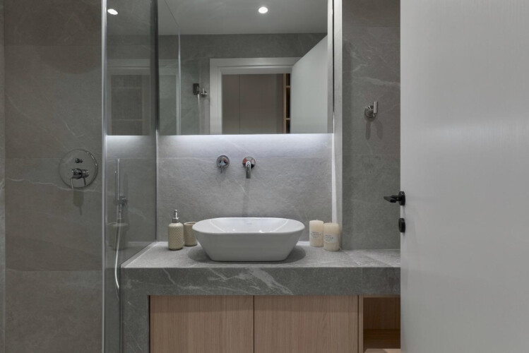 Halu! Discover luxury at Odyssey - Premium SKG suites in Ladadika Center. Elegant bathroom with modern design perfect for a relaxing stay in a central location.
