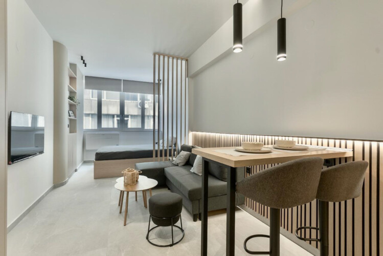 Halu! Discover the stylish interior of Odyssey - Premium SKG Suites in Ladadika, Center. Modern design, cozy seating area, and elegant decor for a luxurious stay.